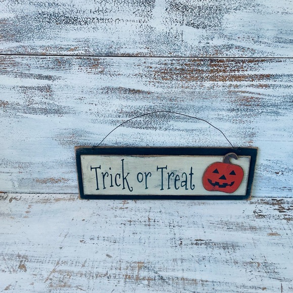 *Trick or Treat Layered Sign w/Jack O Lantern - Picture 9 of 10